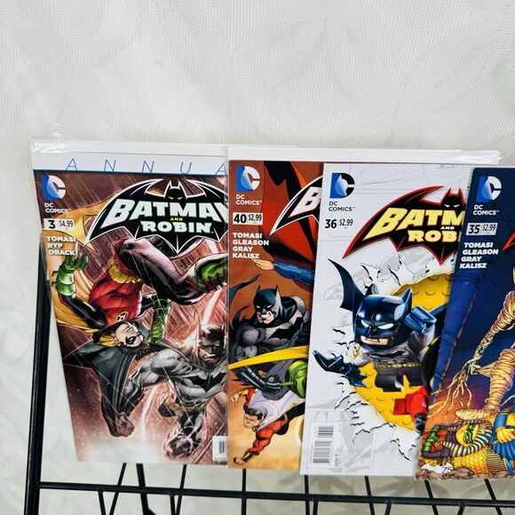 Batman Robin New 52: 2-7 9-12 14-15 17 18 20 22-23 23.1-23.4 24 35-36 40 Ann 3 - Picture 2 of 7